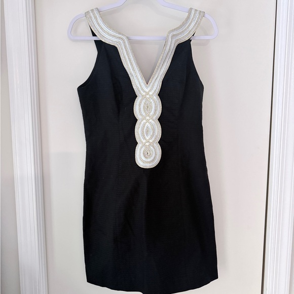 Lilly Pulitzer Dresses & Skirts - Lilly Pulitzer Valli Shift Black Dress with Gold Detailing
